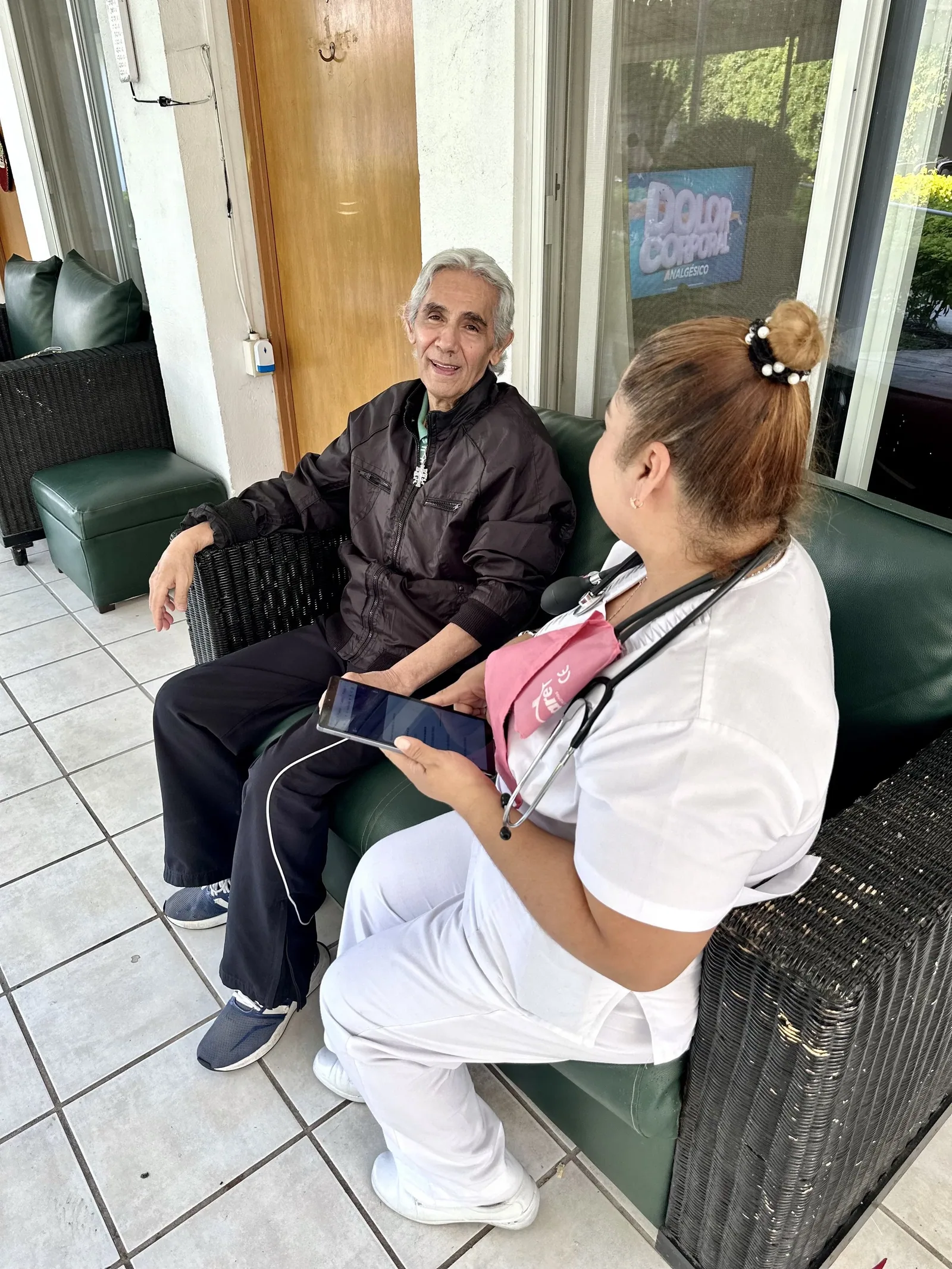 Innovación en el Cuidado de Adultos Mayores: Monitoreo en Línea 24/7 en Residencia Oasis Cuernavaca
