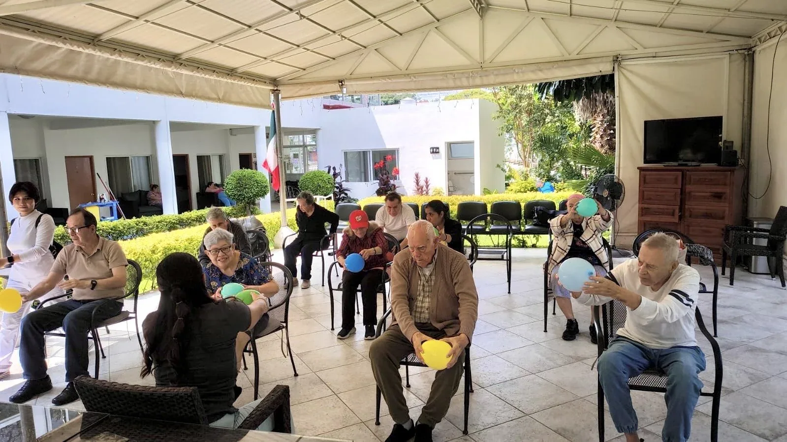 Bailar para vivir mejor: cómo la música y el baile transforman la vejez en Residencia Oasis