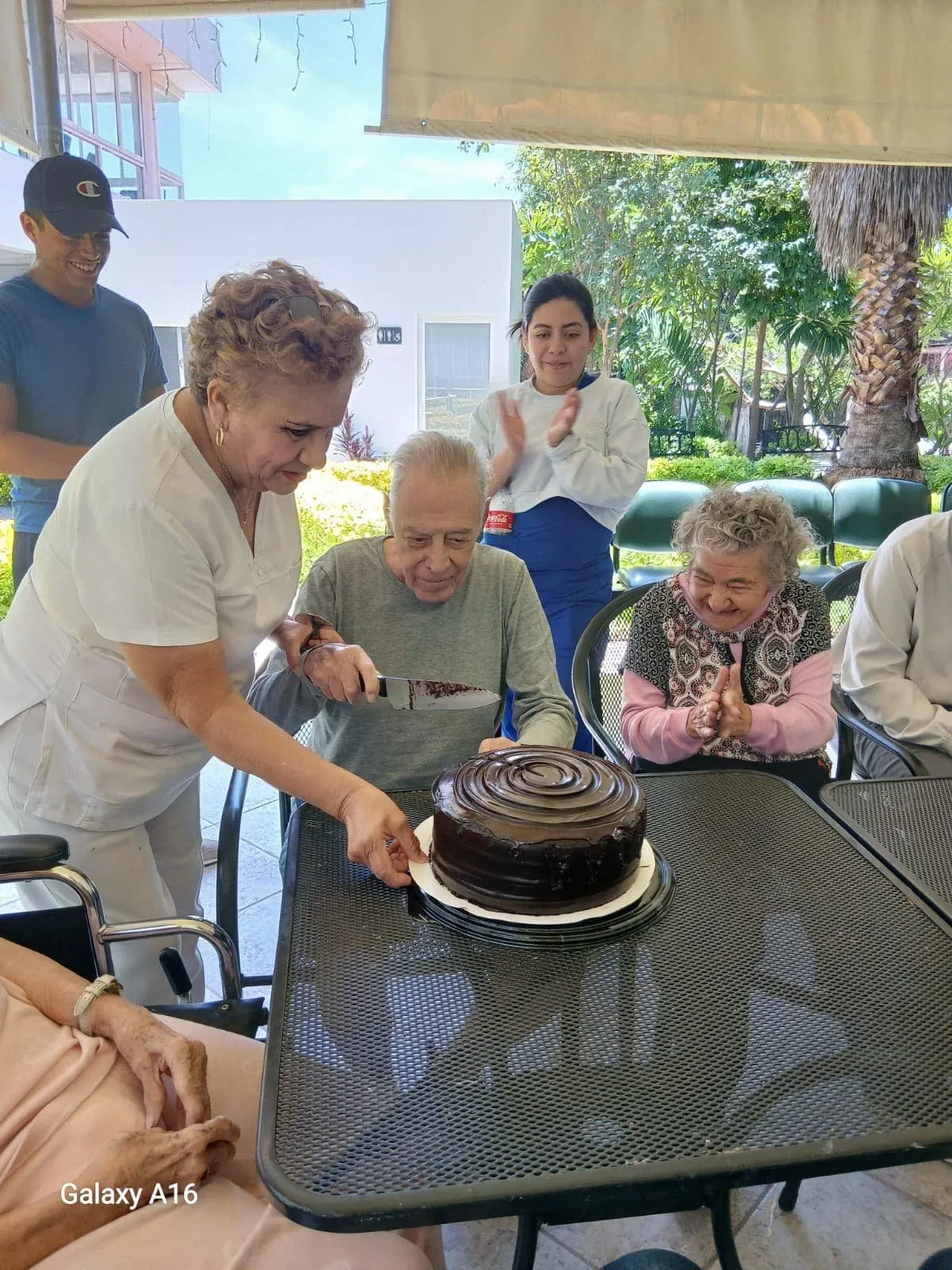 Qué es una residencia permanente para adultos mayores (y qué no)